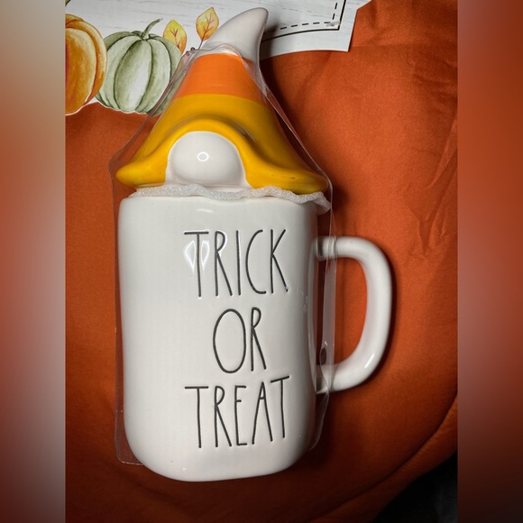 Halloween CLASSIC RAE DUNN “TRICK OR TREAT” GNOME MUG w/CANDY CORN TOPPER🎃 - Picture 4 of 12